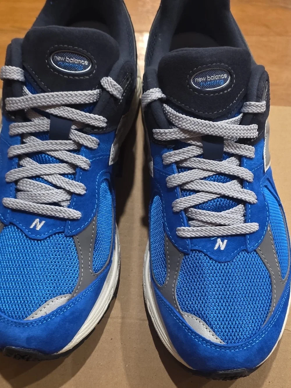 size 10 M new balance sneakers men’s blue and white which tag